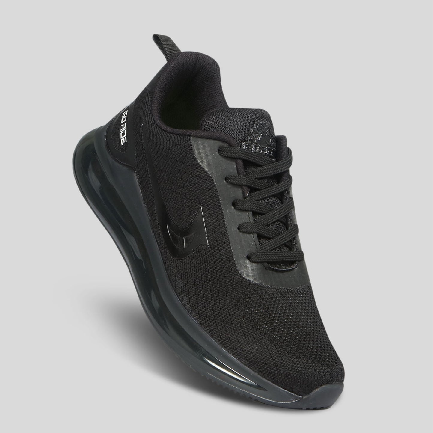 Branded sports shoes for men