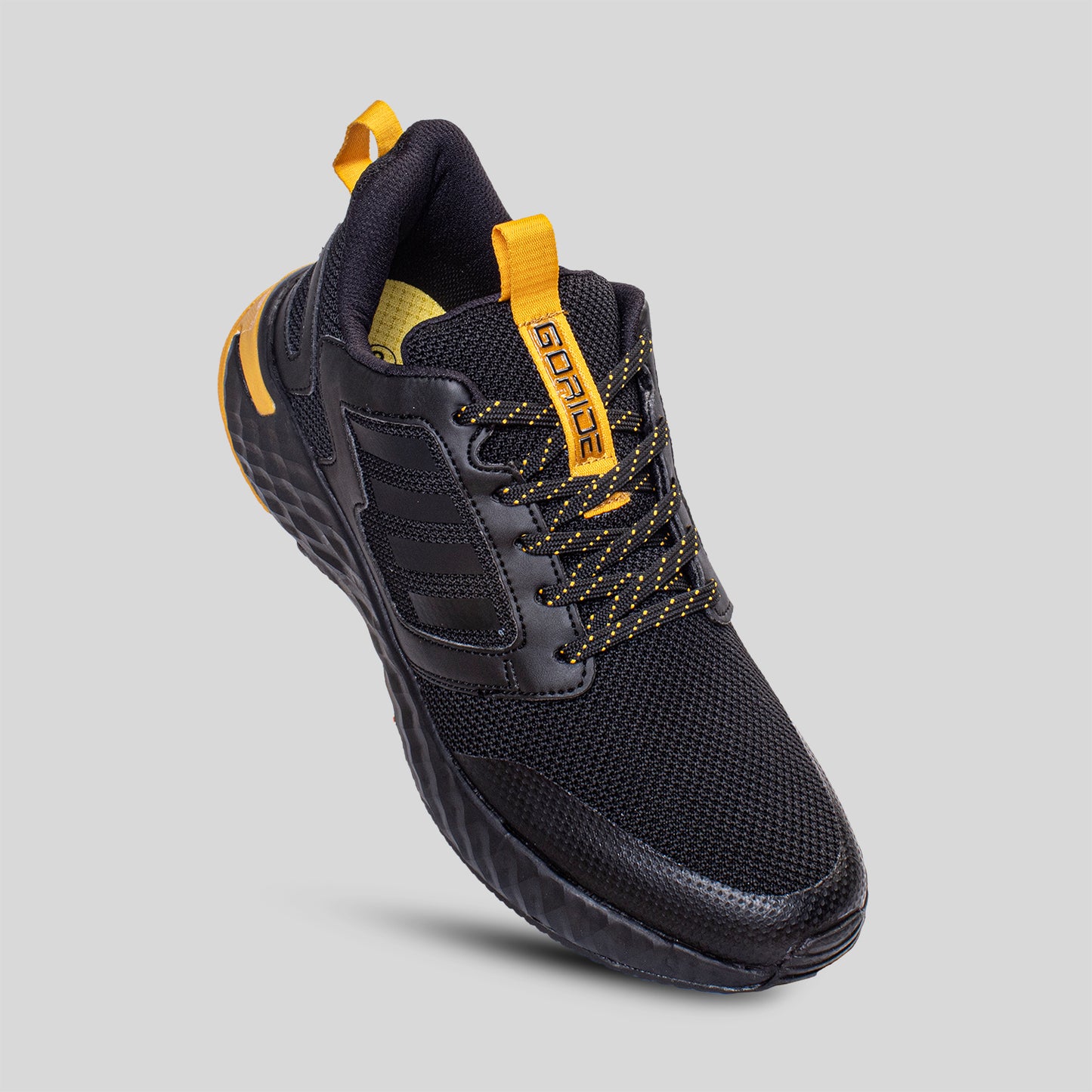 Branded sports shoes for men